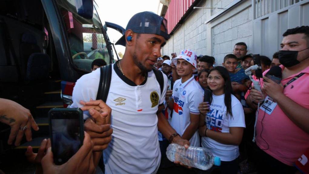 ¡Recibimiento de campeón! El espectacular ambiente para el duelo entre Olimpia y Real Sociedad en Comayagua