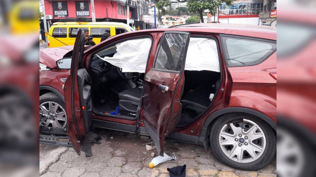 Heridos, un carro destruido y zonas sin energía eléctrica: detalles del accidente en el bulevar Morazán