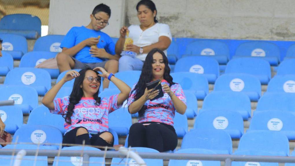 Motagua vs Tigres: aficionados de las águilas comienzan a pintar de azul el Olímpico Metropolitano