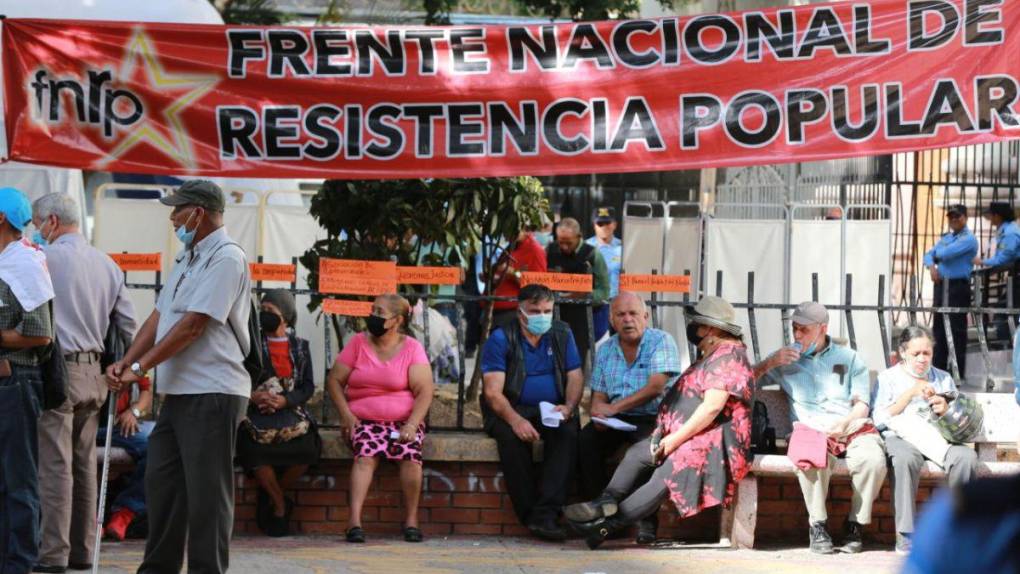 Fuerte resguardo: elementos policiales protegen a los diputados que elegirán la nueva CSJ