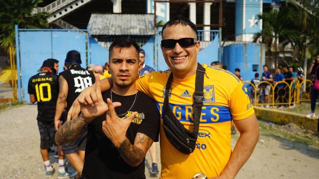 ¡Invasión felina! Barra de Tigres llega al Olímpico para el partido frente a Motagua