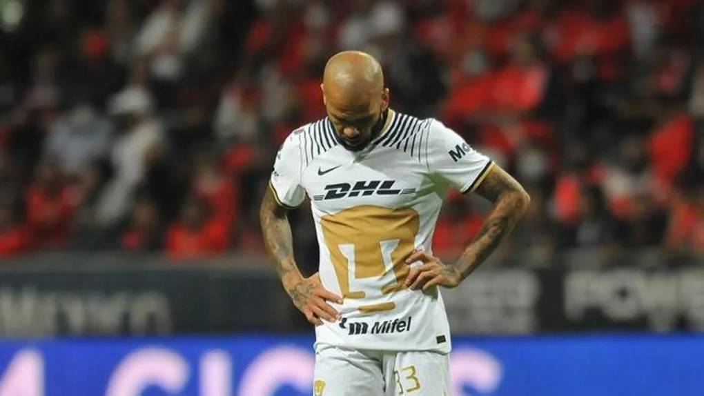 “Está más delgado, recibe groserías e insultos”: Revelan el calvario que vive en prisión Dani Alves