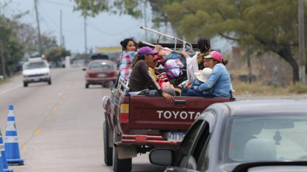 En caravana retornan veraneantes a la capital tras feriado de Semana Santa