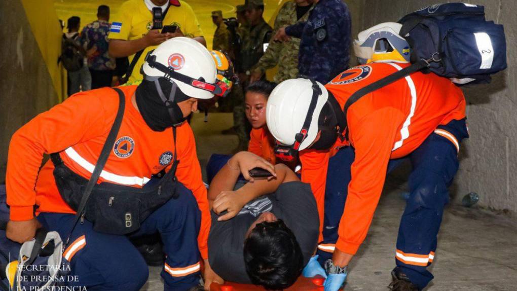 Caos, muertos y decenas de heridos: lo que se sabe sobre la estampida en el Estadio Cuscatlán de El Salvador