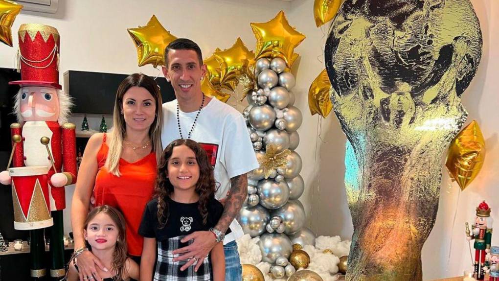 Uno en muletas y otro con su perro: así festejaron Navidad las estrellas del fútbol mundial