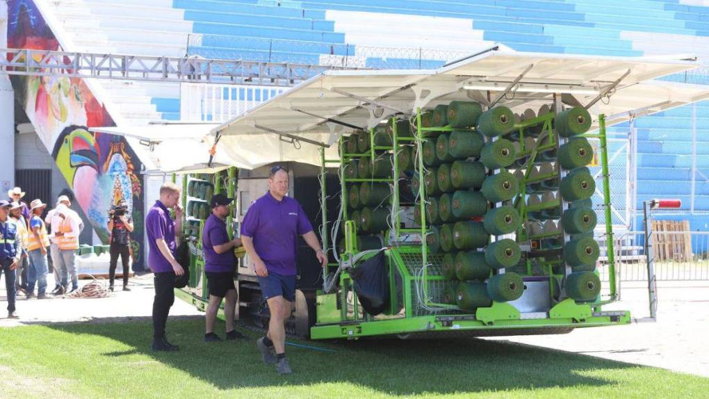 ¿Futura mesa de billar? Así marcha la instalación del nuevo césped del Estadio Nacional