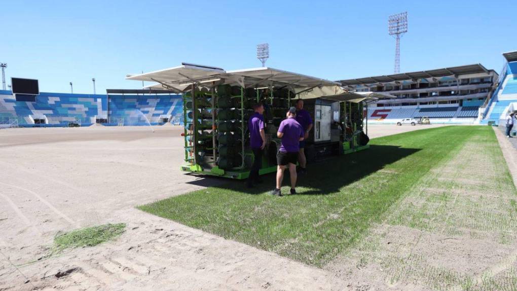 ¿Futura mesa de billar? Así marcha la instalación del nuevo césped del Estadio Nacional