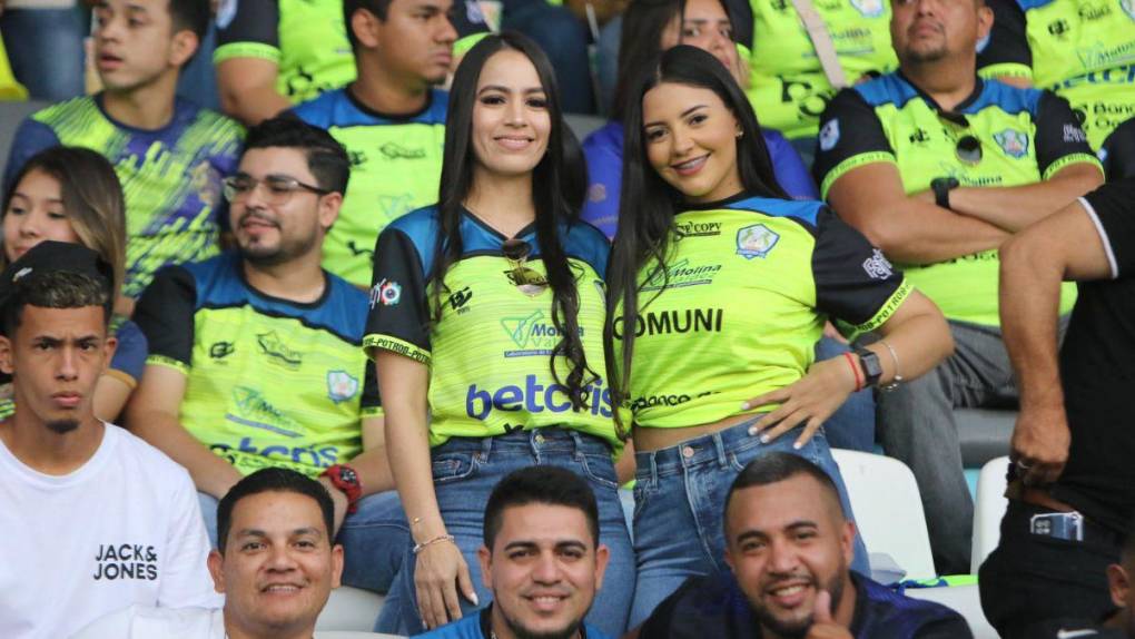 Aficionados olanchanos sorprenden en Tegucigalpa apoyando a los Potros