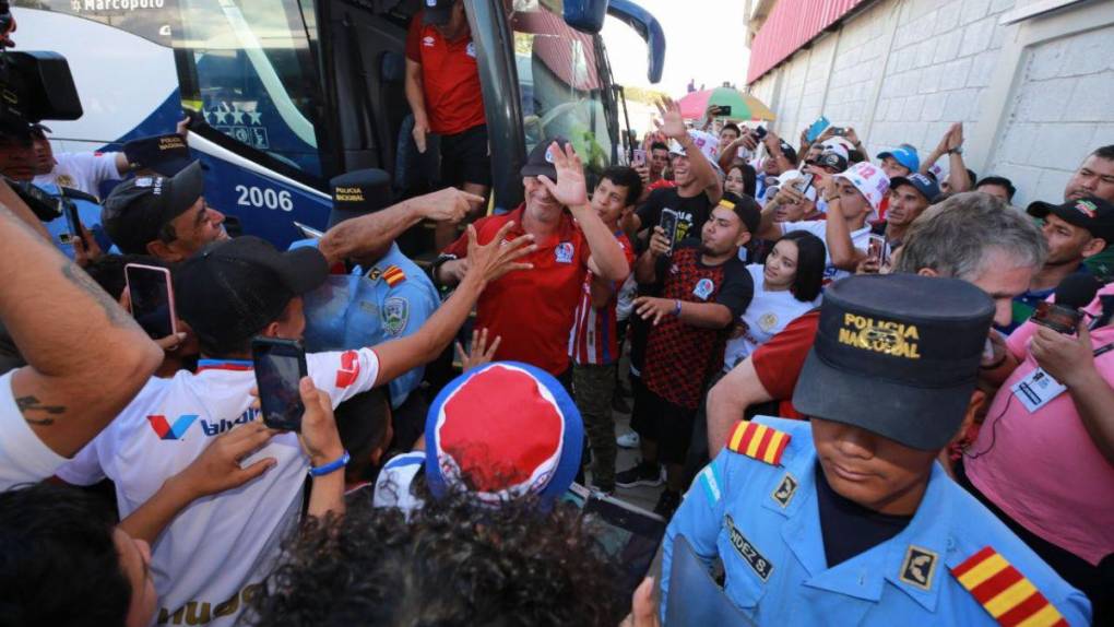 ¡Recibimiento de campeón! El espectacular ambiente para el duelo entre Olimpia y Real Sociedad en Comayagua