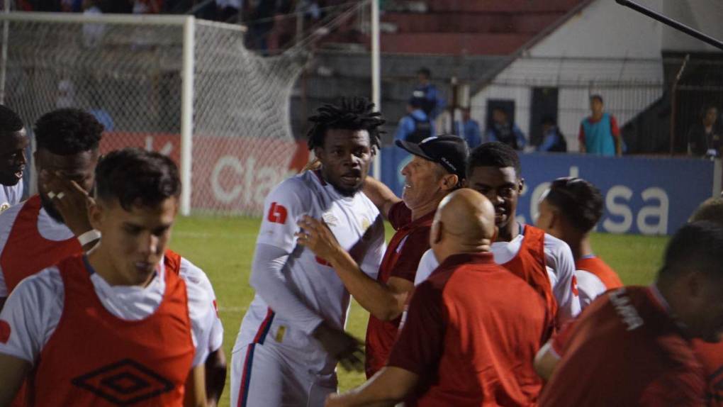 ¡Euforia! Así celebraron los jugadores de Olimpia el gol de José García