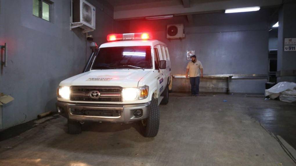 Drama y confusión en la morgue: familiares exigen información de víctimas de matanza en PNFAS