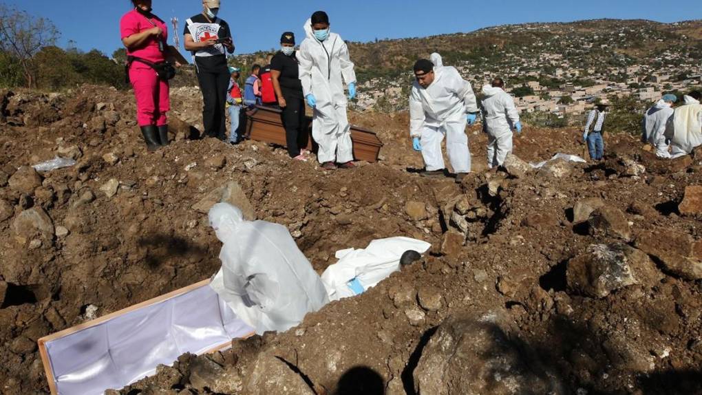 Sin flores ni llanto: el triste último adiós a los cuerpos que no son reclamados en la morgue