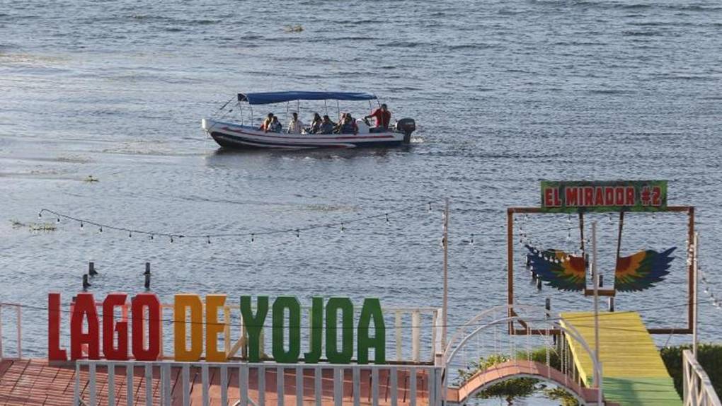 Vistosos y atractivos para el turismo, así son los muelles a desmantelar en el Lago de Yojoa