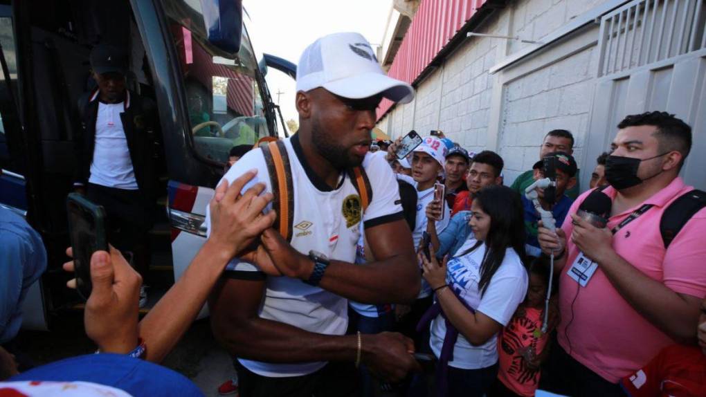 ¡Recibimiento de campeón! El espectacular ambiente para el duelo entre Olimpia y Real Sociedad en Comayagua