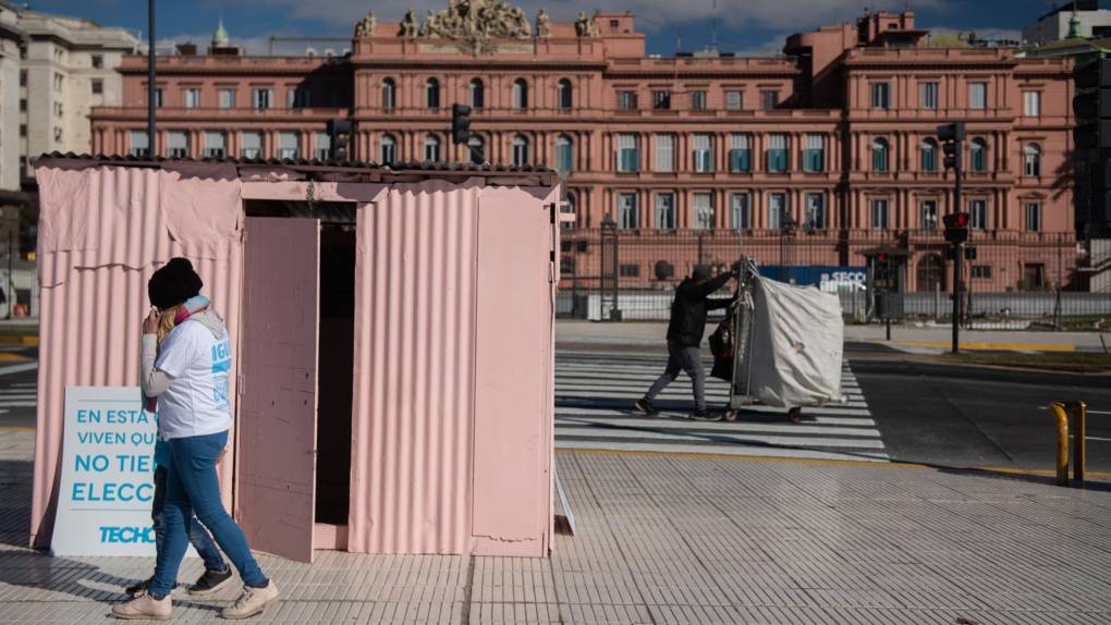 Conmoción en Argentina por muerte de una bebé sin hogar que dormía frente a la Casa Rosada