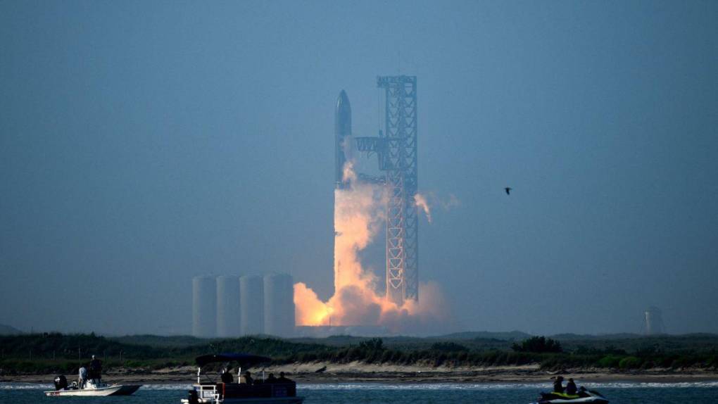 Explotó a los pocos minutos de despegar: así se desintegró el cohete Starship de SpaceX