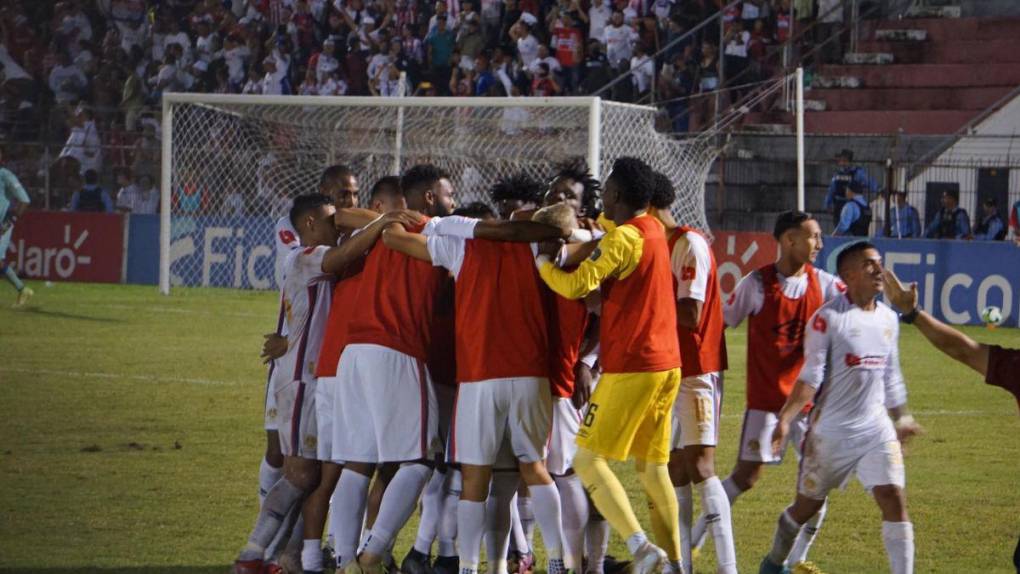 ¡Euforia! Así celebraron los jugadores de Olimpia el gol de José García