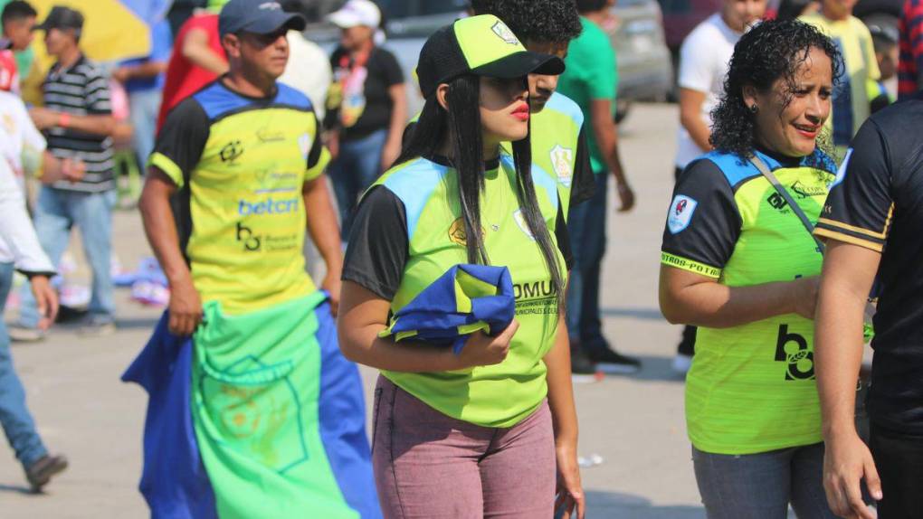 Corazones divididos, apasionadas aficiones y el ambientazo en el Olancho FC vs Olimpia