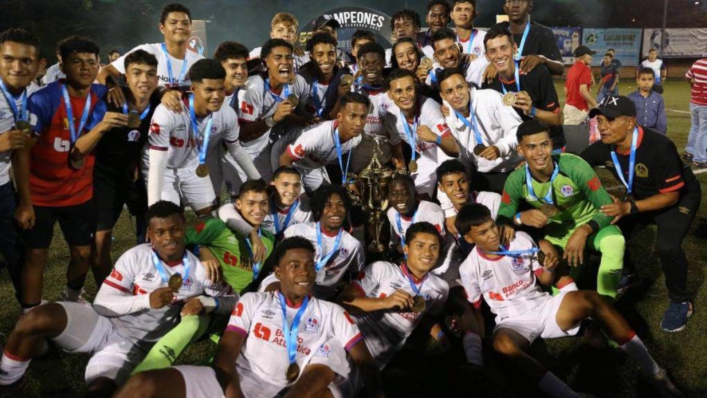 ¡9 veces campeón! Así celebraron los canteranos de Olimpia el título en el Torneo de Reservas