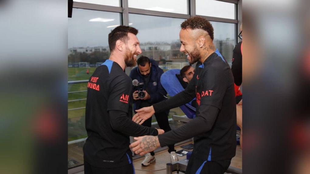 ¿Y Mbappé? Así recibió el PSG a Messi tras ganar el Mundial con Argentina