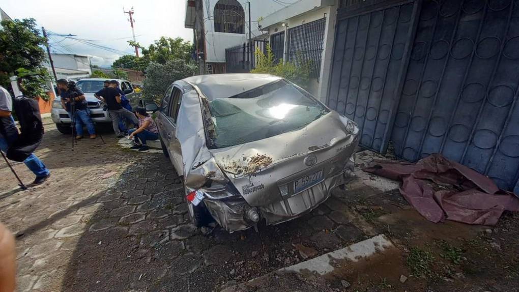 Socavones, carros destrozados y el agua hasta el cuello: Los daños de Bonnie en El Salvador