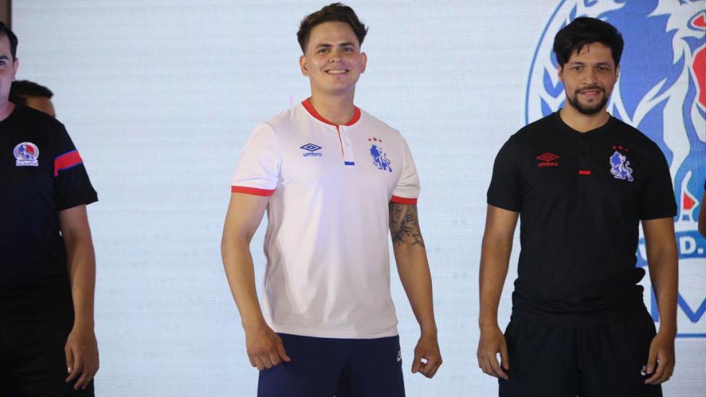 ¡La piel del bicampeón! Así presentó Olimpia sus nuevas camisetas