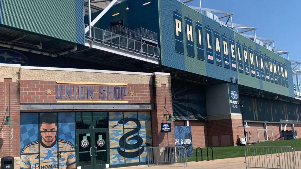 Aficionados comienzan a engalanar el ambiente previo al clásico Olimpia-Motagua en Philadelphia