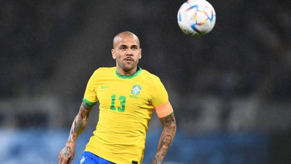 Los tres detalles que podrían salvar o hundir a Dani Alves