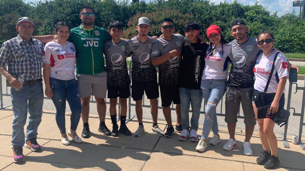 Aficionados comienzan a engalanar el ambiente previo al clásico Olimpia-Motagua en Philadelphia