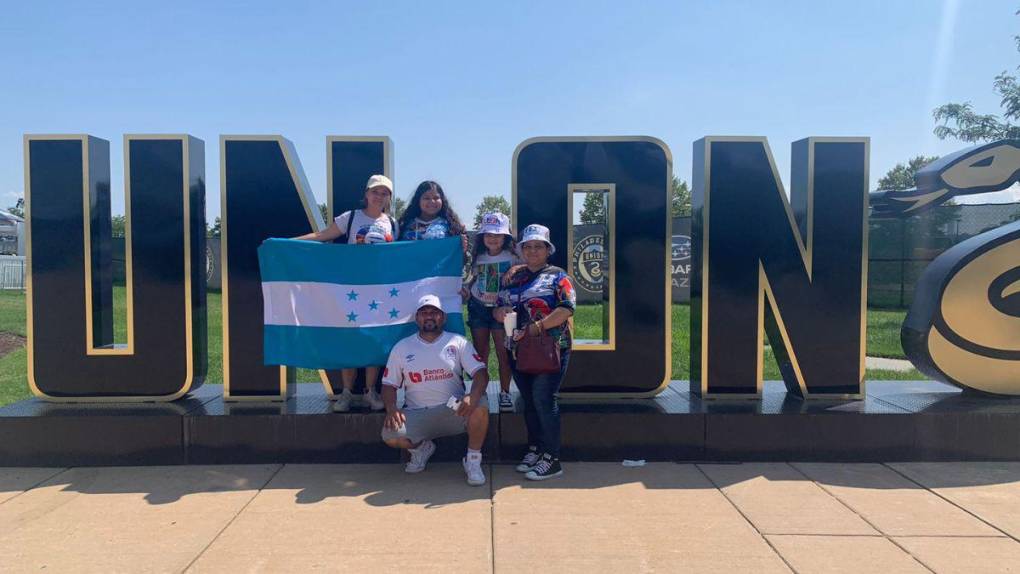 Aficionados comienzan a engalanar el ambiente previo al clásico Olimpia-Motagua en Philadelphia