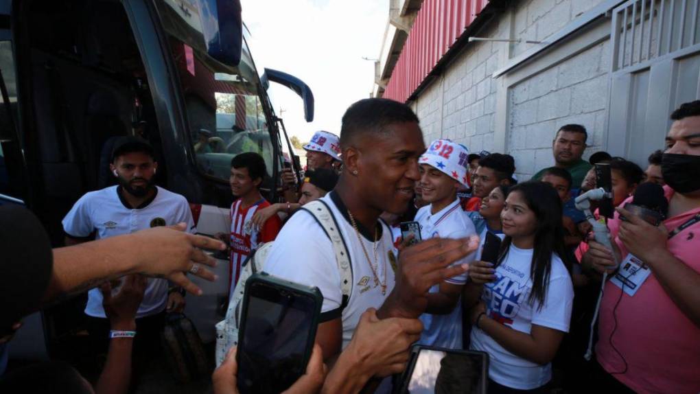 ¡Recibimiento de campeón! El espectacular ambiente para el duelo entre Olimpia y Real Sociedad en Comayagua