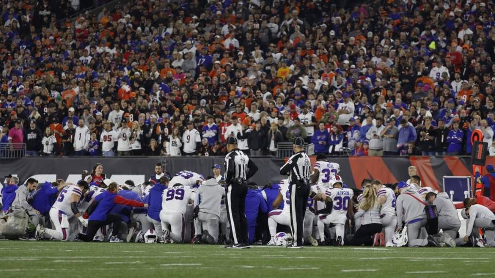 El impactante desplome de Damar Hamlin durante juego de la NFL