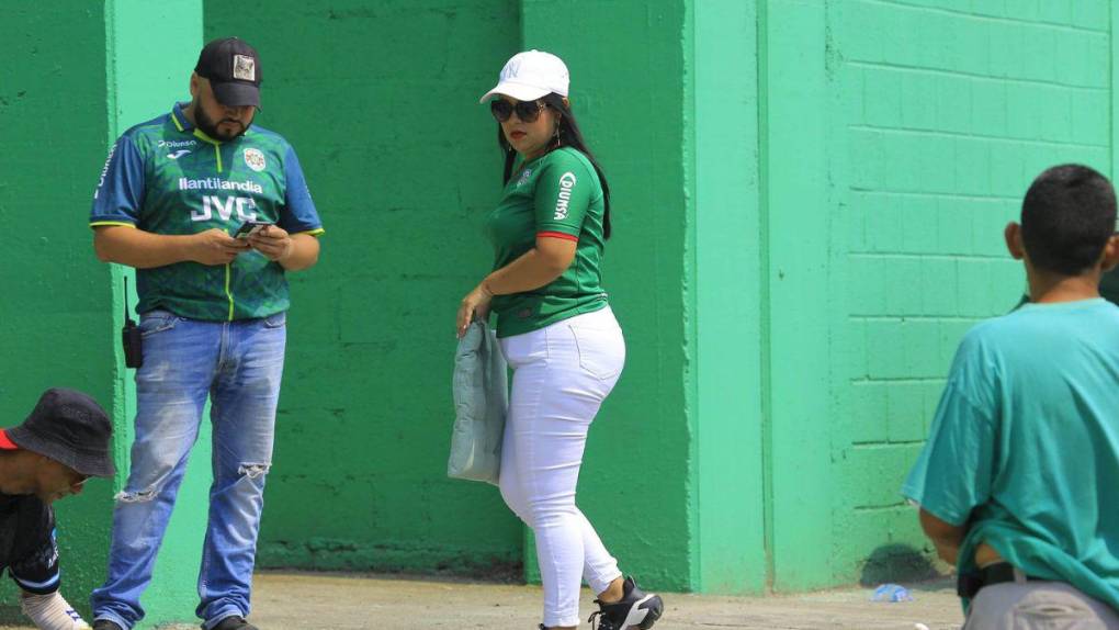 Guapas aficionadas embellecen cruciales partidos del Torneo Clausura 2023