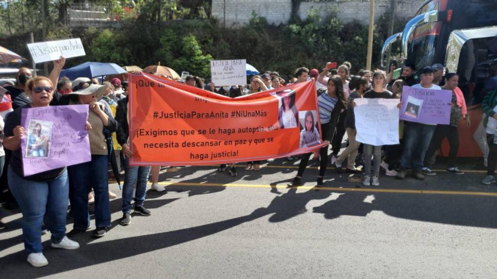 Víctima de maltrato, protestas y el dolor de una larga espera: lo último sobre el caso de Ana Hernández Cantillano, esposa de militar hallada muerta