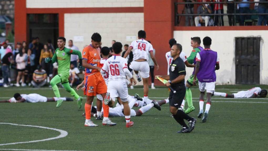 ¡9 veces campeón! Así celebraron los canteranos de Olimpia el título en el Torneo de Reservas