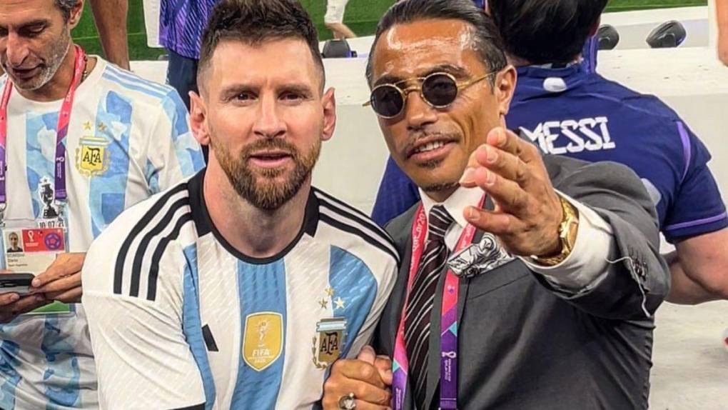 FIFA investiga a chef Salt Bae por colarse en la celebración de Argentina