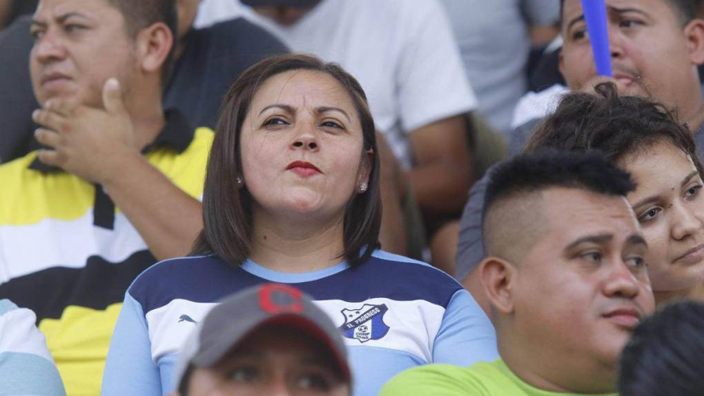 Guapas aficionadas embellecen cruciales partidos del Torneo Clausura 2023