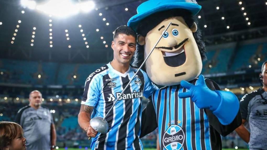 Como héroe: el impresionante recibimiento del Gremio a Luis Suárez