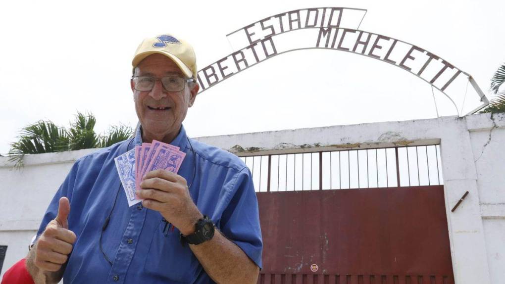 Llenazo total, fieles aficionados y plegarias por un milagro: así se vive la final por no descender en El Progreso