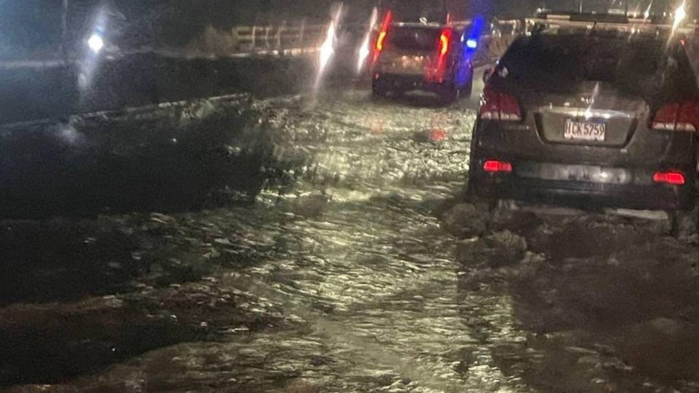 Calles inundadas y daños materiales: imágenes de la lluvia que azotó la capital