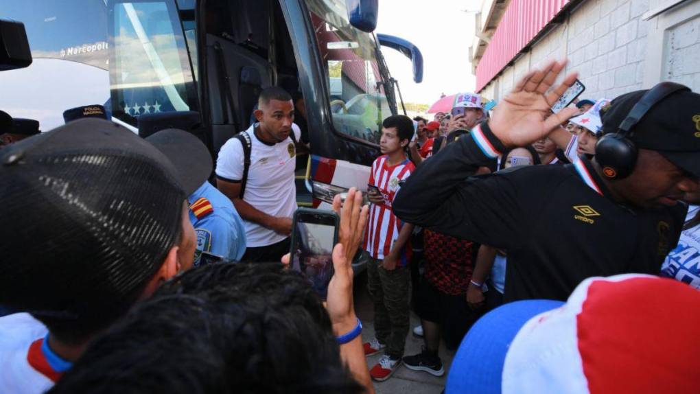 ¡Recibimiento de campeón! El espectacular ambiente para el duelo entre Olimpia y Real Sociedad en Comayagua