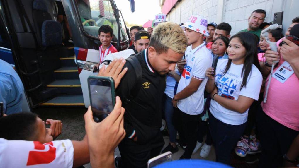 ¡Recibimiento de campeón! El espectacular ambiente para el duelo entre Olimpia y Real Sociedad en Comayagua