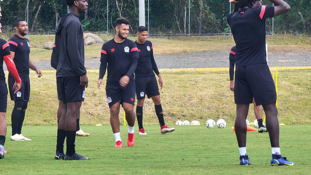 Olimpia entrena con su ‘nuevo’ fichaje previo a inicio torneo Clausura