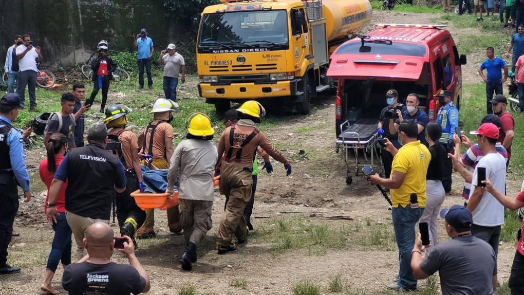 Escena del desastre: imágenes del accidente en El Progreso donde murió un niño y 15 personas resultaron heridas