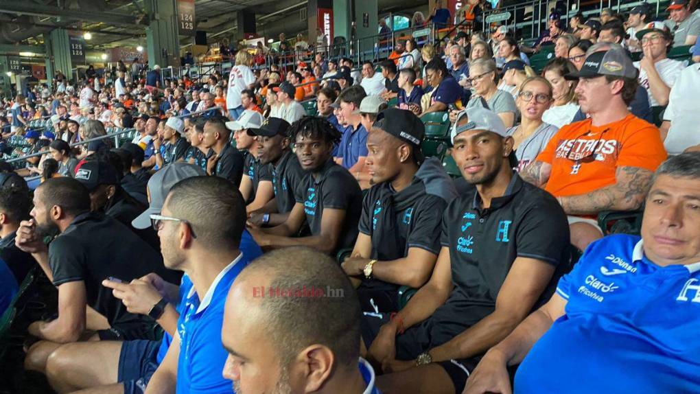 Jugadores de la Selección de Honduras llegaron al Minute Maid Park para apoyar a Mauricio Dubón y a los Astros