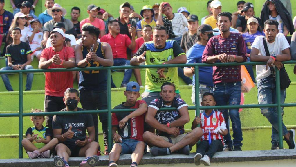 Corazones divididos, apasionadas aficiones y el ambientazo en el Olancho FC vs Olimpia