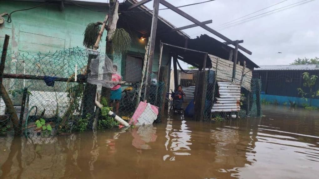 Desbordamientos, evacuaciones y emergencia: las imágenes de las inundaciones en Cortés