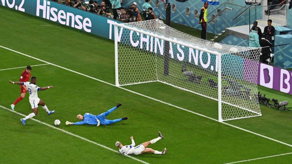 Caras largas y recital de La Roja: las imágenes de la goleada que sufrió Costa Rica ante España