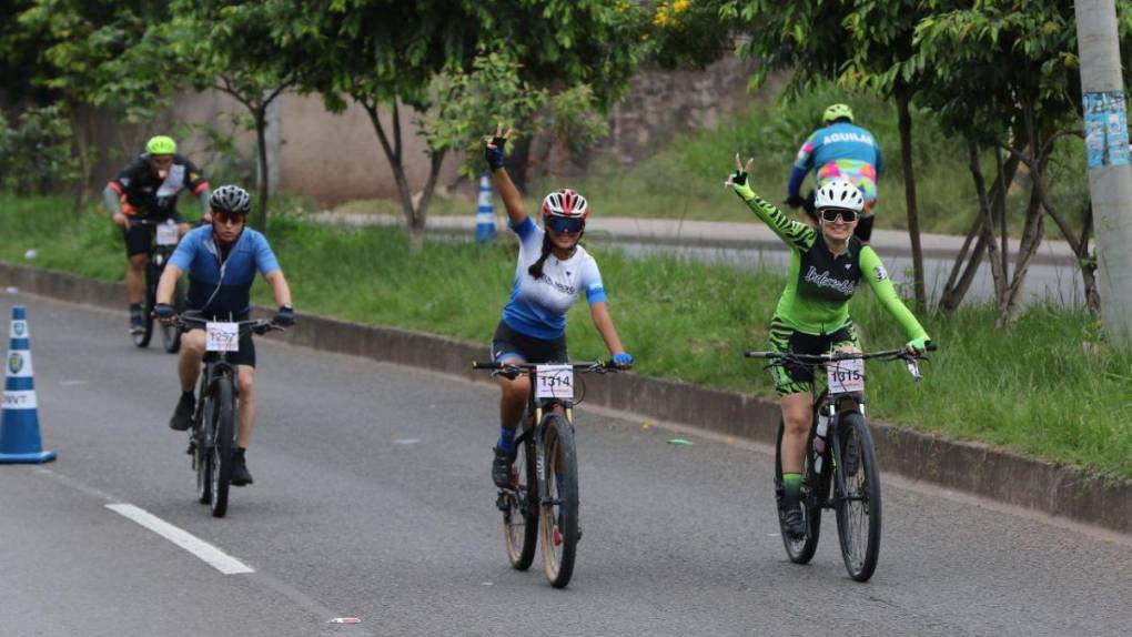 Mascotas y ciclismo, la combinación que impulsa a algunos profesionales de las dos ruedas