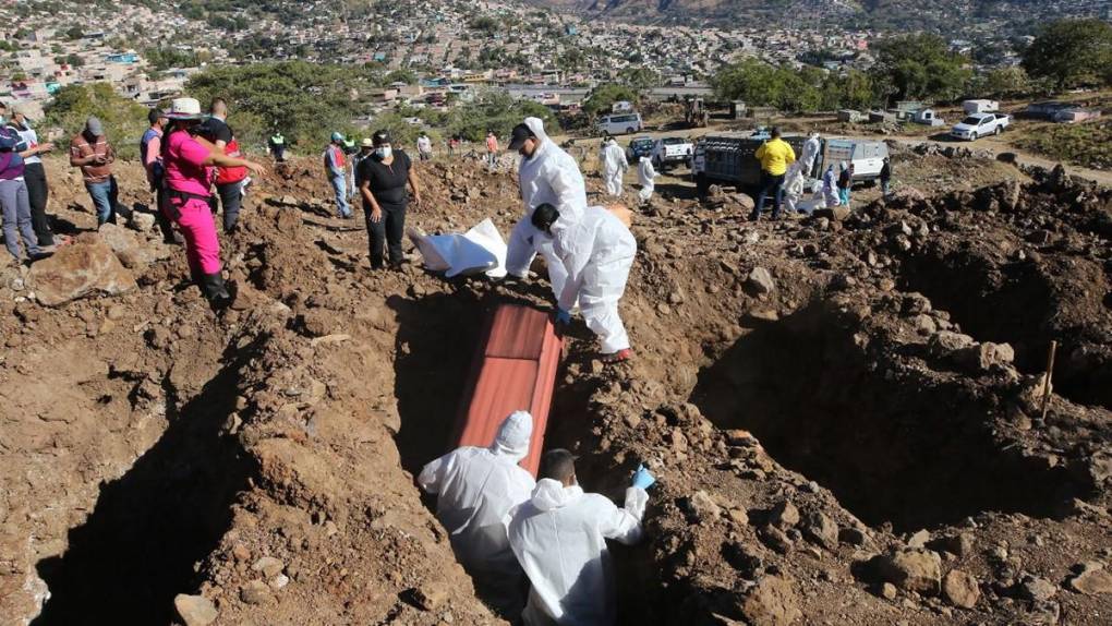 Sin flores ni llanto: el triste último adiós a los cuerpos que no son reclamados en la morgue